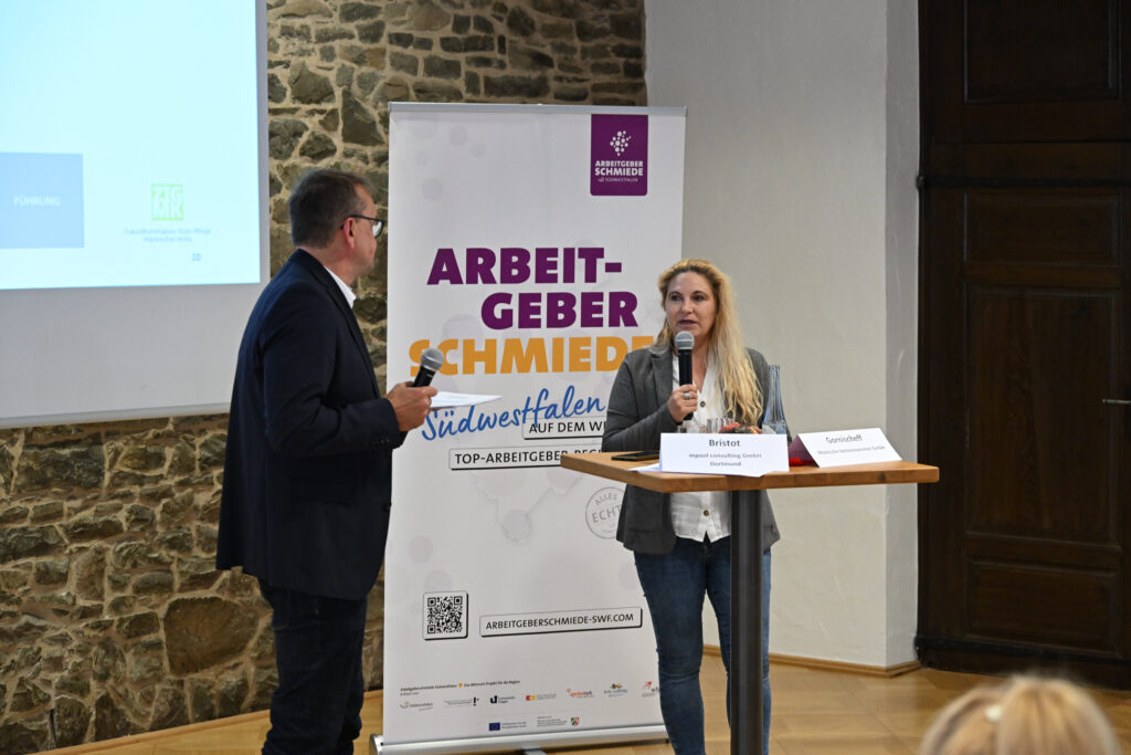 Daniela Bristot und Andreas Schroller beim Pflegetag auf der Burg Holtzbrinck in Altena